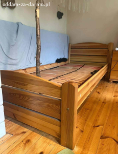 Łóżko sosnowe ze stelażem i materacem oddam