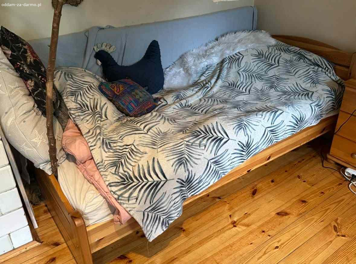 Łóżko sosnowe ze stelażem i materacem oddam