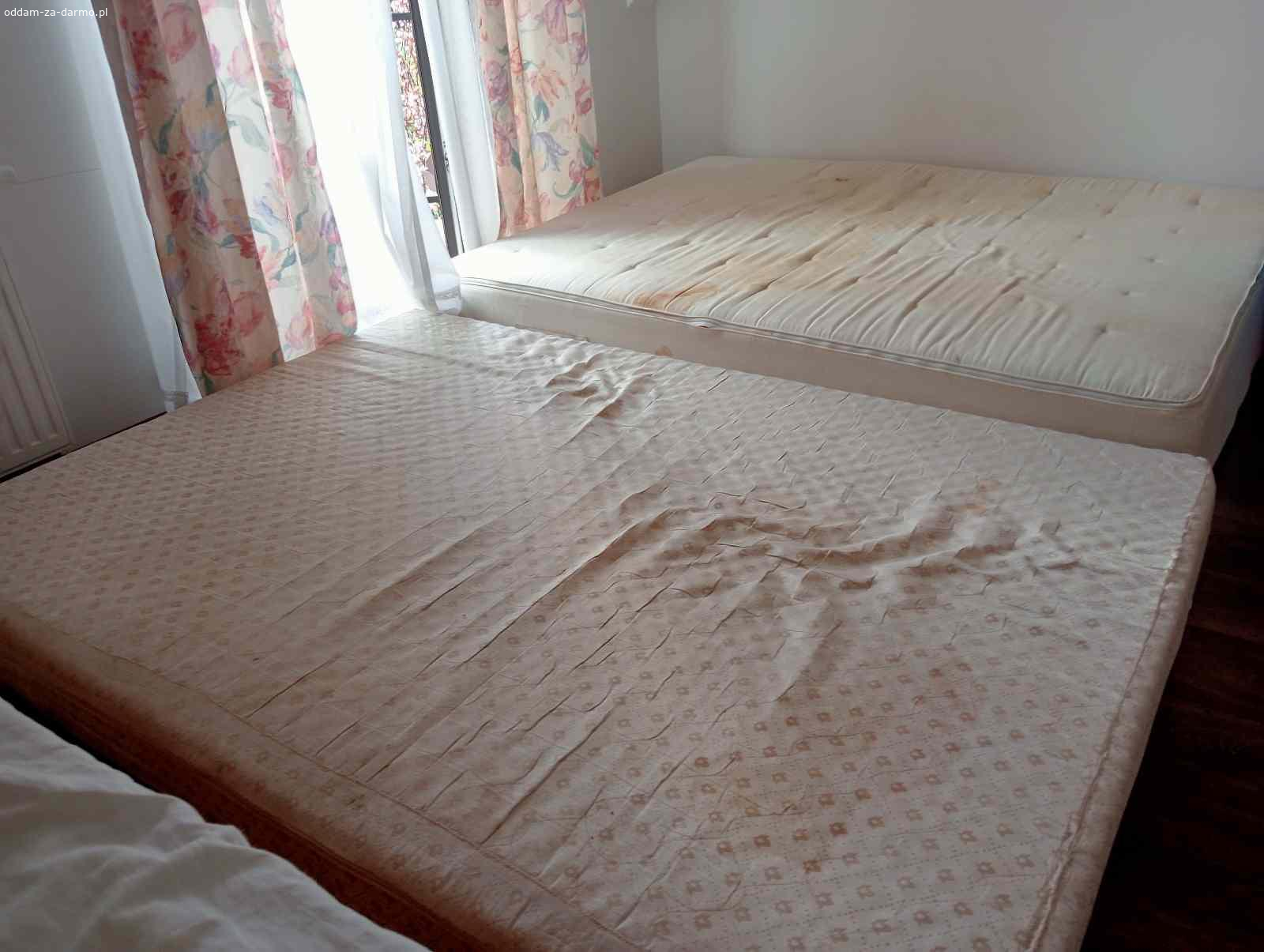 oddam dwa materace za darmo