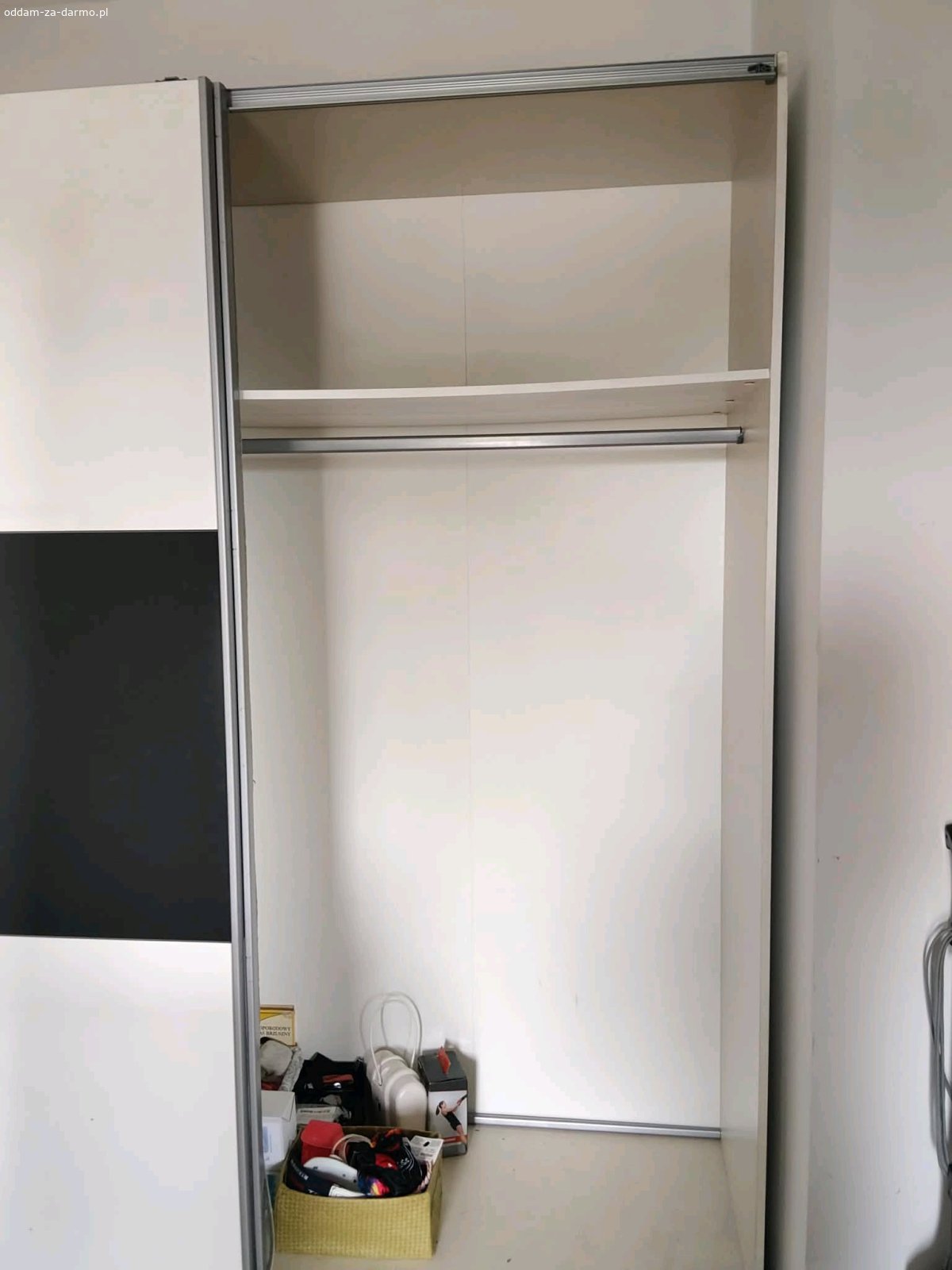 szafa black red white. szafa w dobrym stanie ,nie zamontowane prowadnice od szyflad.slady uzytkowania